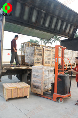 越南經(jīng)銷客戶訂購的魚蝦采肉機(jī)及球根莖切菜機(jī)于近日出貨。