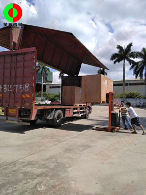 海外客戶訂購(gòu)的一批蔬果處理加工機(jī)械裝車出貨!