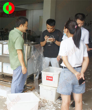 知名企業(yè)客戶考察公司現(xiàn)場,并測試大蒜加工生產(chǎn)設備!