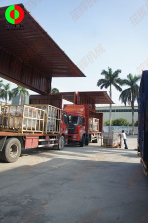 天氣晴好,三輛貨車靜待裝車出貨!