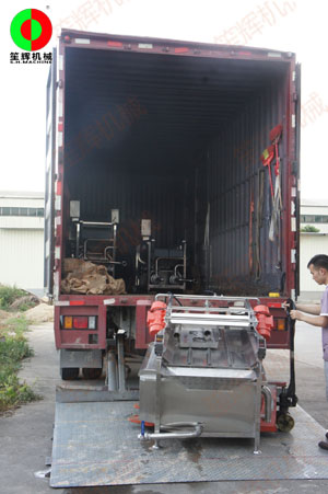 客戶物流自提多套渦流洗菜機組,裝車發(fā)貨！