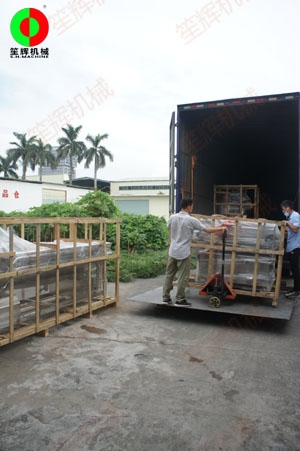 江蘇客戶訂購的多套渦流洗菜機組裝車發(fā)貨！