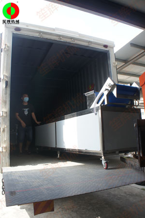 氣泡洗菜機(jī)專車發(fā)貨交付經(jīng)銷客戶！