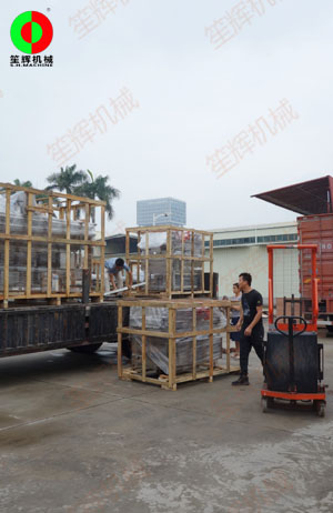 提升輸送機(jī)、渦流洗菜機(jī)、毛刷清洗去皮機(jī)等設(shè)備交付客戶!