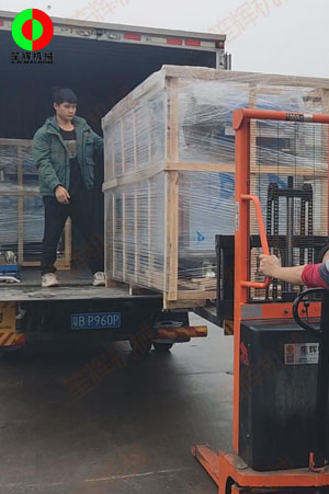 廣州鐘小姐定購的兩臺氣泡洗菜機按期交付!