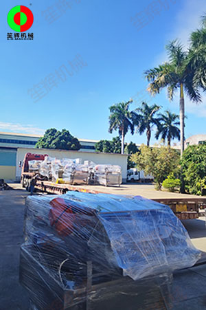 兩條蔬果清洗加工設備線裝車交付上海客戶!